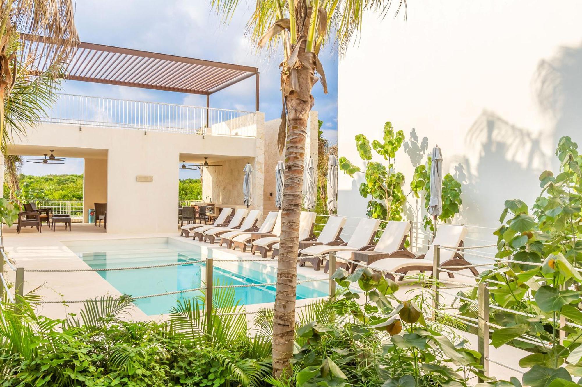 Santamar By Tao Beach Condos With Pool & Walk To Ocean أكومال المظهر الخارجي الصورة