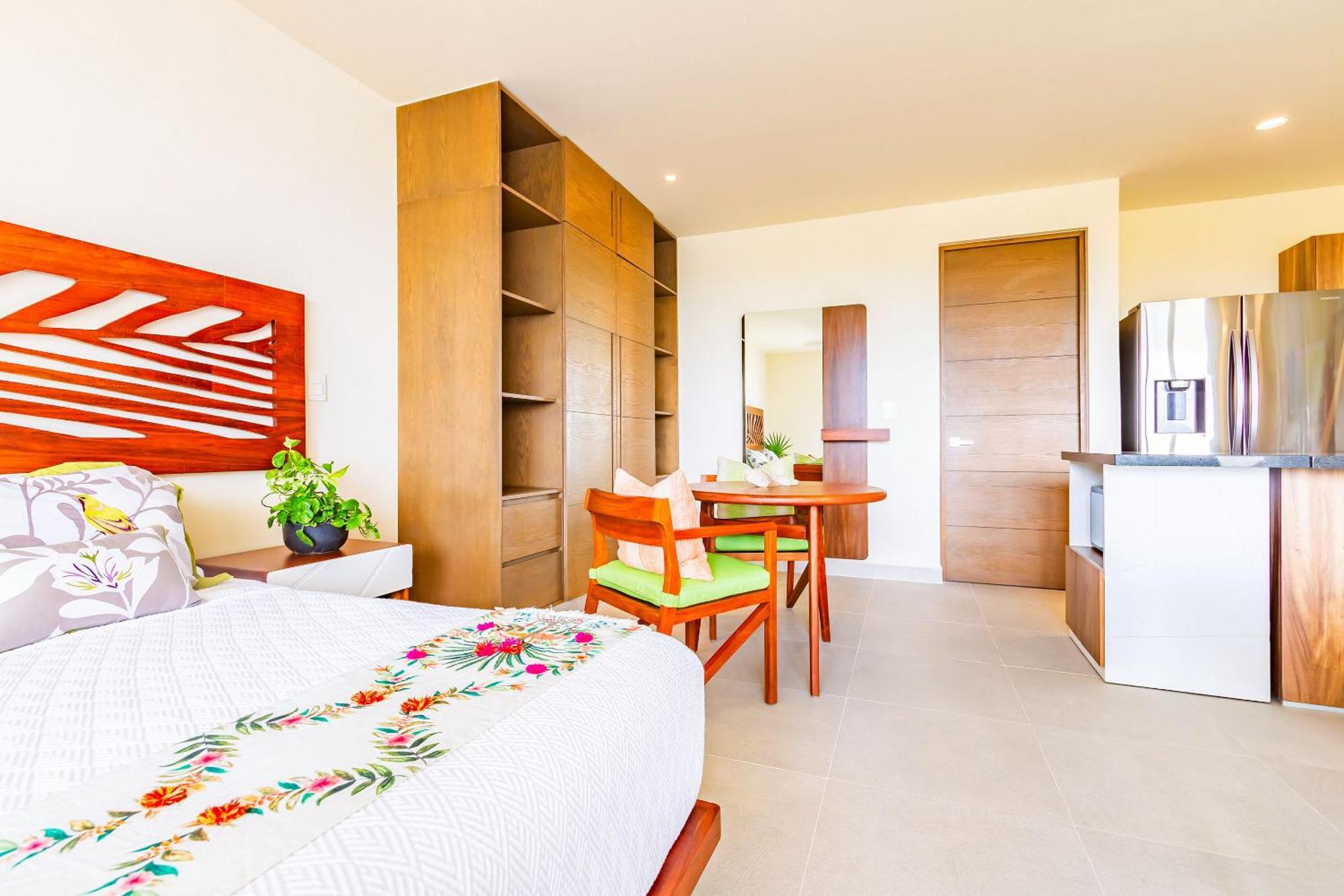 Santamar By Tao Beach Condos With Pool & Walk To Ocean أكومال المظهر الخارجي الصورة